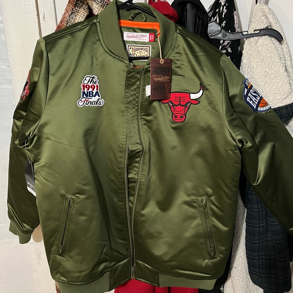 Mitchell & Ness Bulls Jacket (Limited Edition)